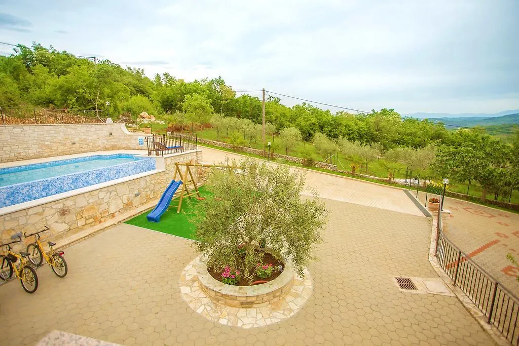 Villa Lara Karojba 0*,  Croatia